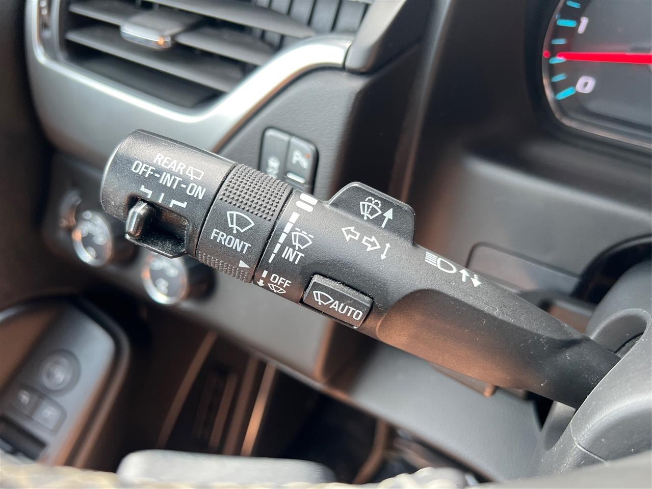 Chevrolet Suburban 4WD 4dr 1500 LT 2018
