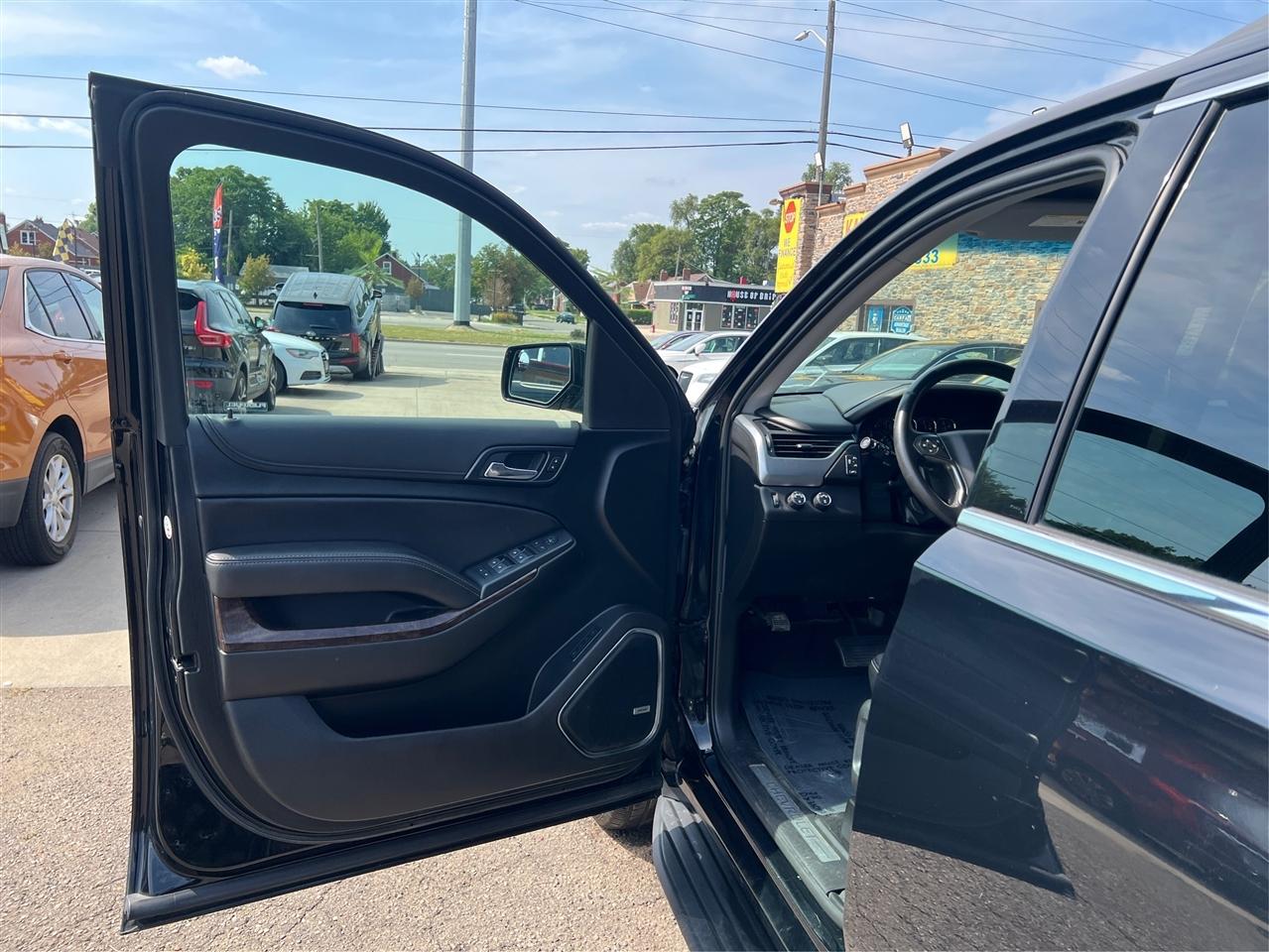 Chevrolet Suburban 4WD 4dr 1500 LT 2018