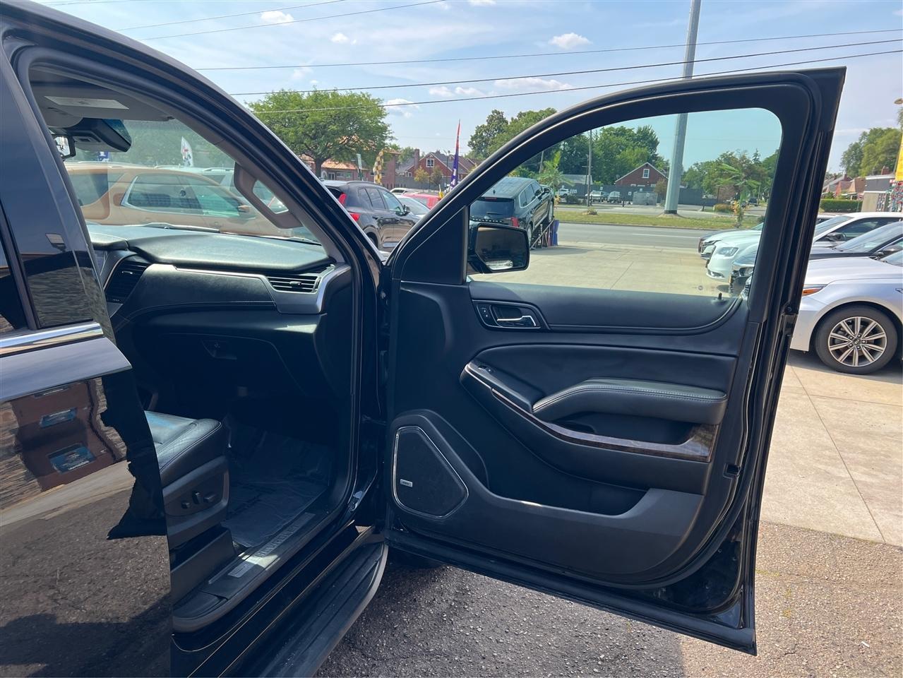 Chevrolet Suburban 4WD 4dr 1500 LT 2018