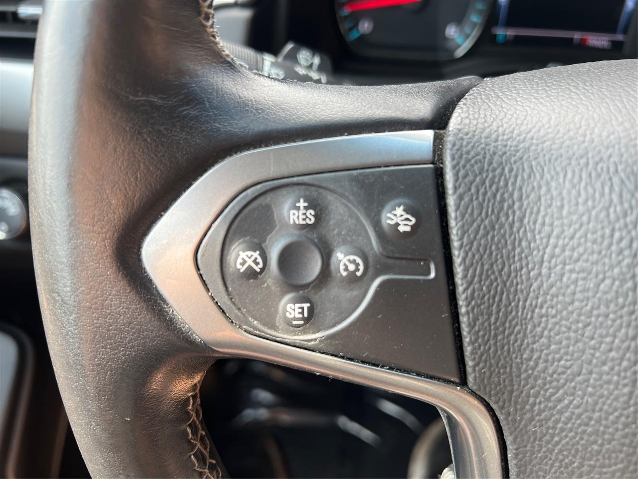 Chevrolet Suburban 4WD 4dr 1500 LT 2018
