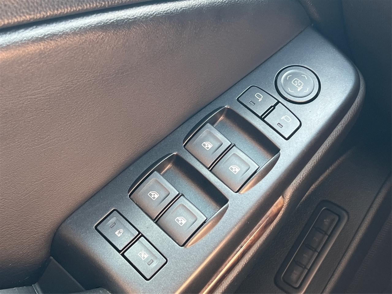 Chevrolet Suburban 4WD 4dr 1500 LT 2018