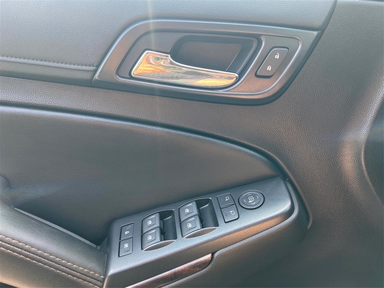 Chevrolet Suburban 4WD 4dr 1500 LT 2018