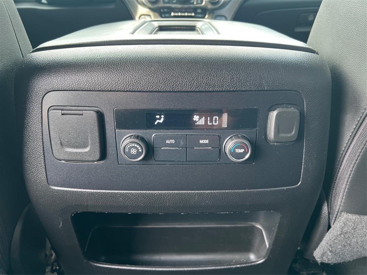 Chevrolet Suburban 4WD 4dr 1500 LT 2018