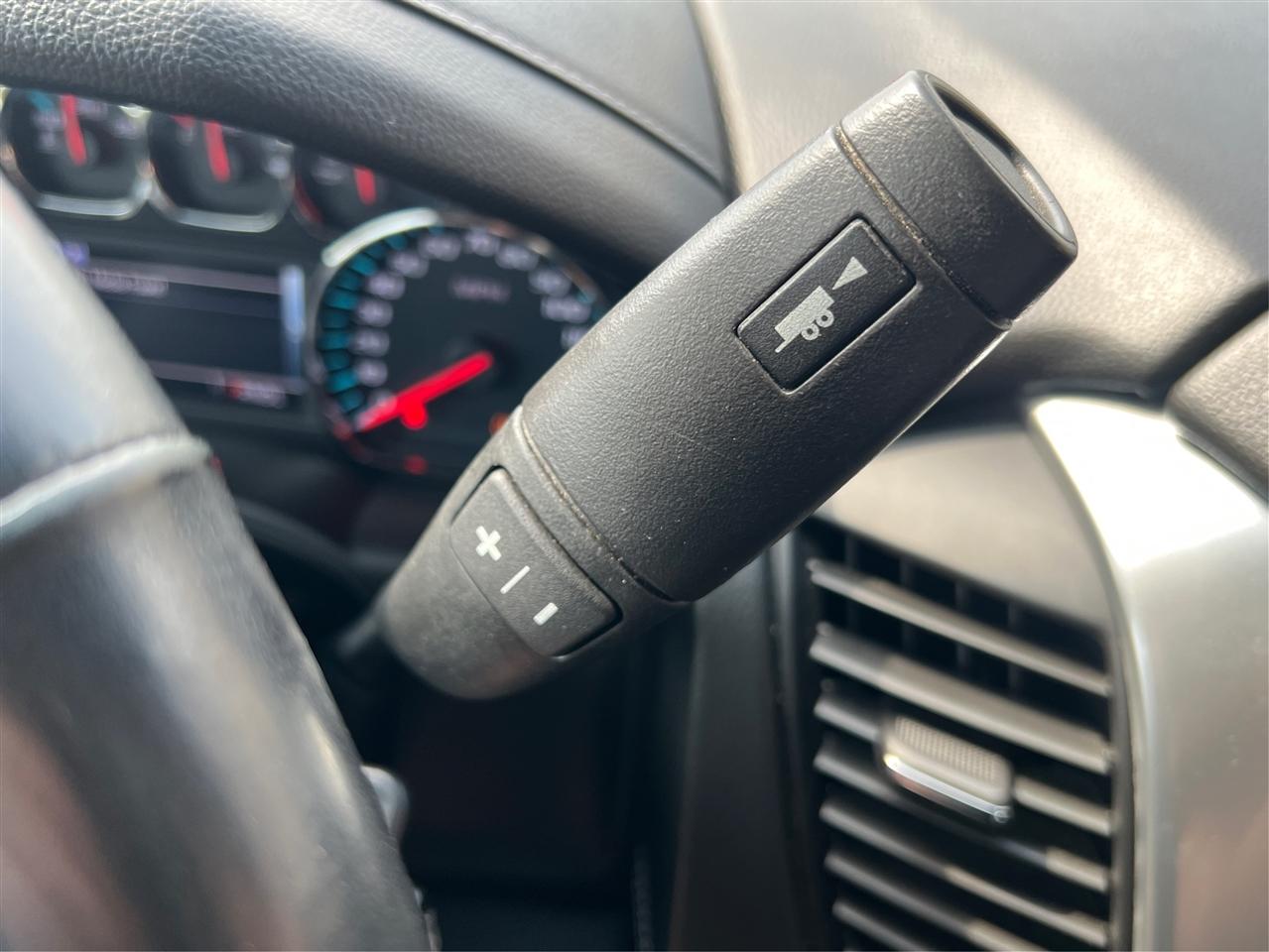 Chevrolet Suburban 4WD 4dr 1500 LT 2018