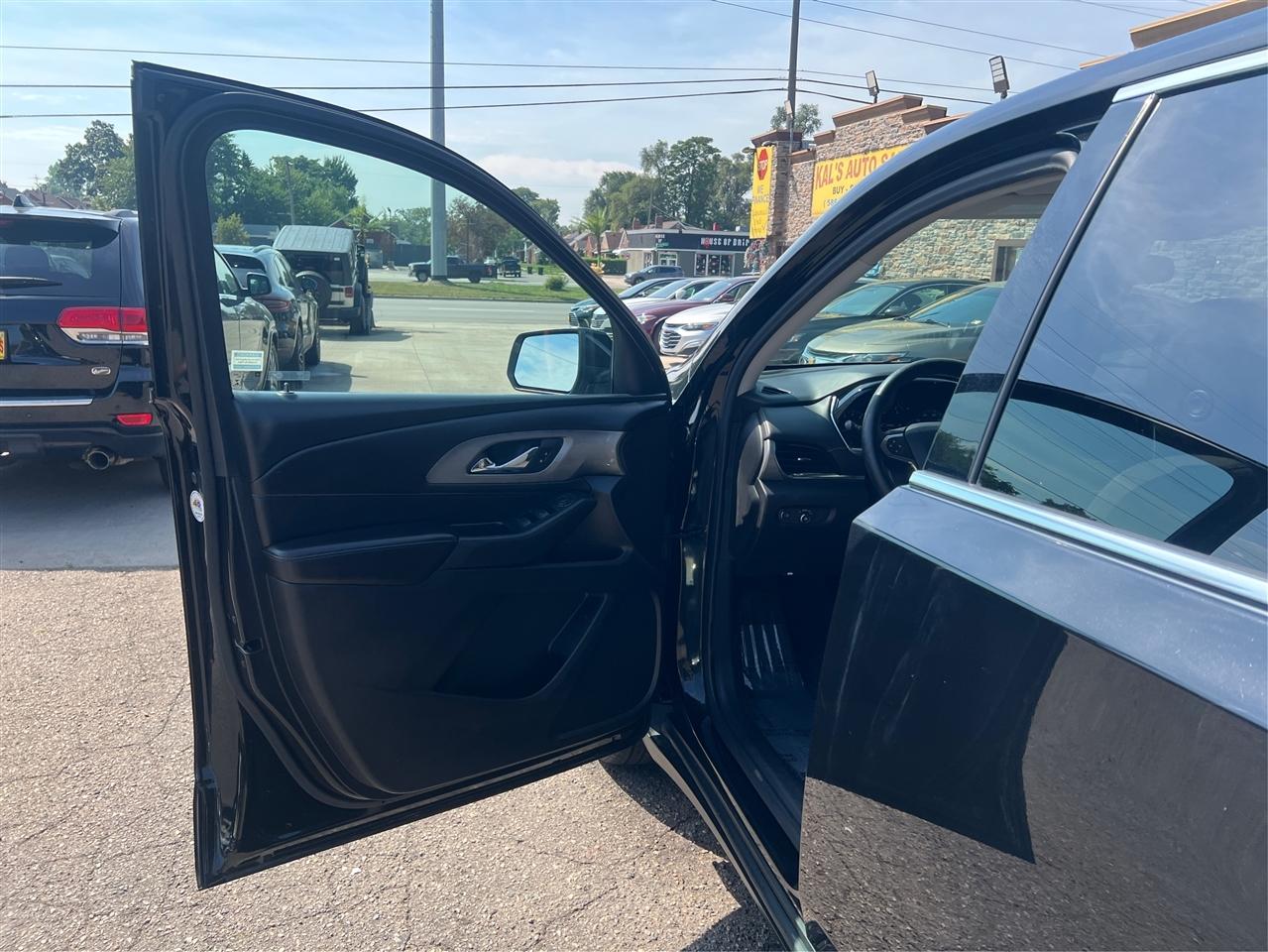 Chevrolet Traverse FWD 4dr LS w/1LS 2021