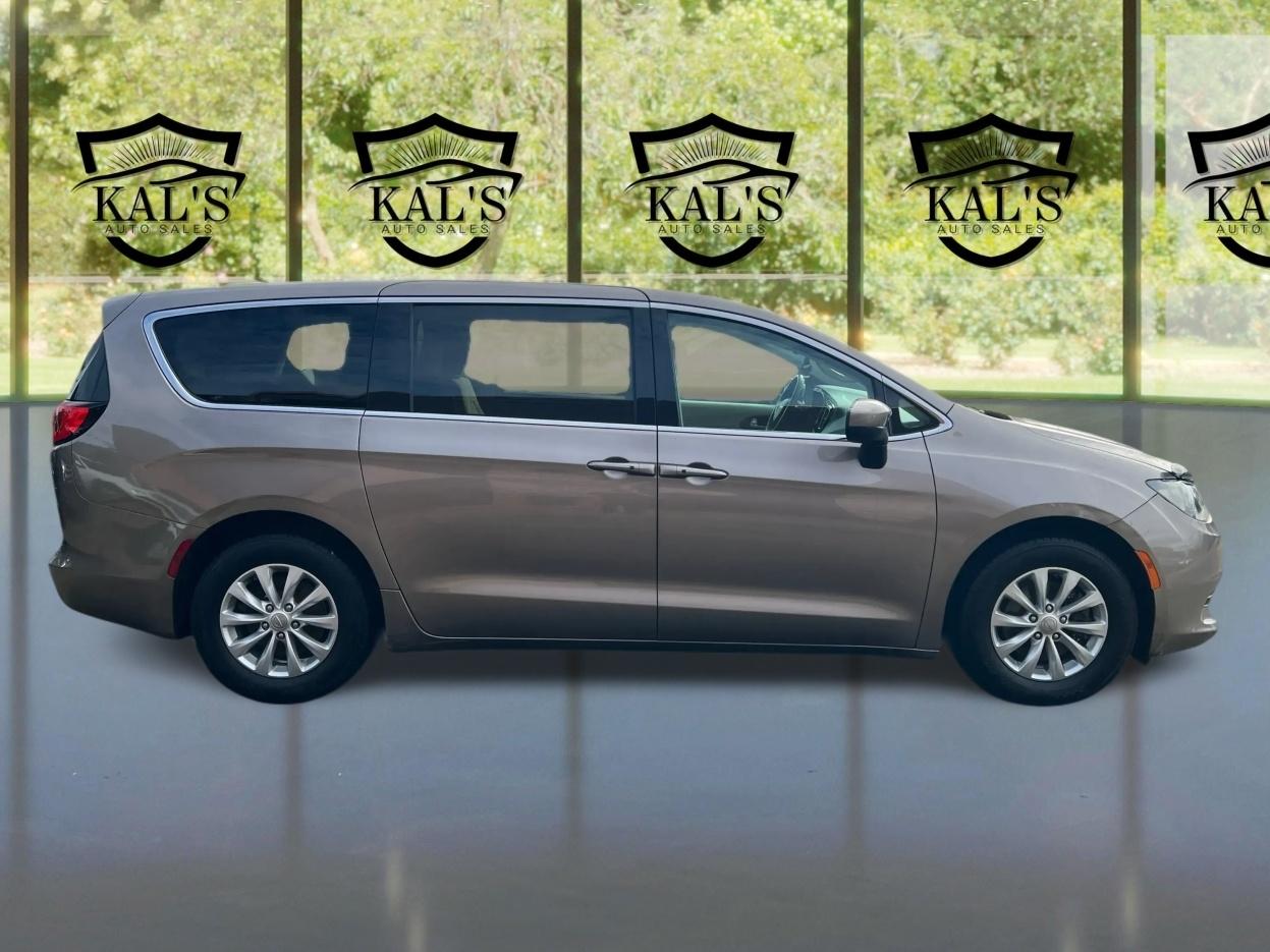 Chrysler Pacifica Touring FWD 2017