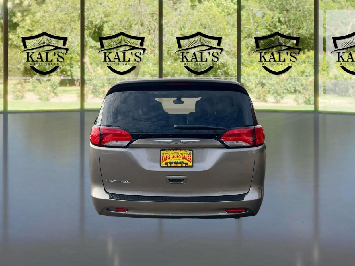 Chrysler Pacifica Touring FWD 2017