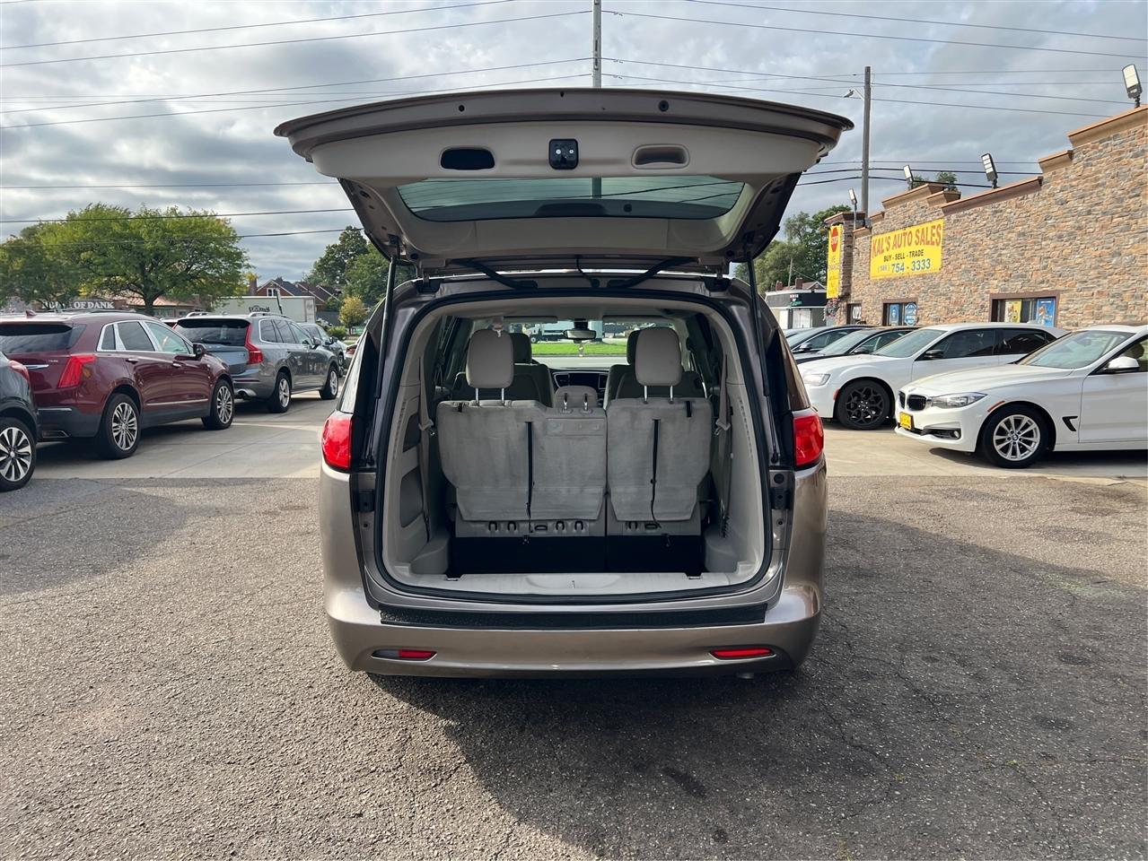 Chrysler Pacifica Touring FWD 2017