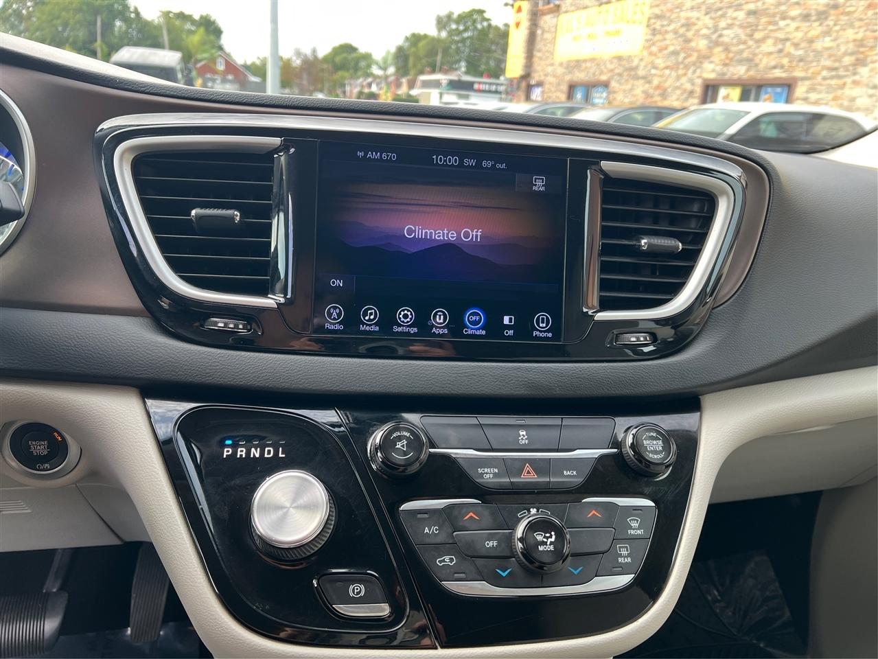 Chrysler Pacifica Touring FWD 2017