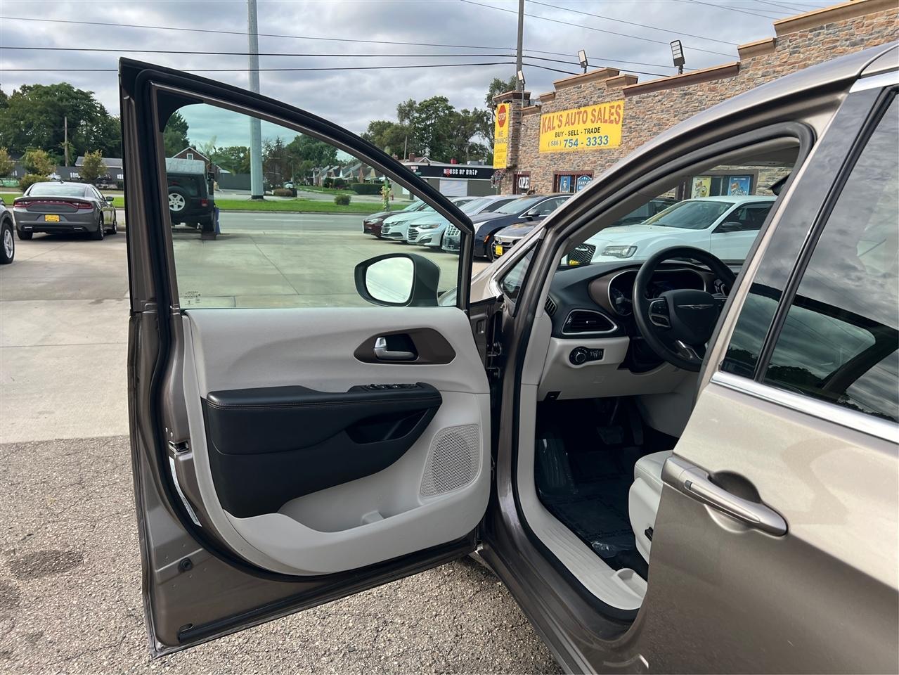 Chrysler Pacifica Touring FWD 2017