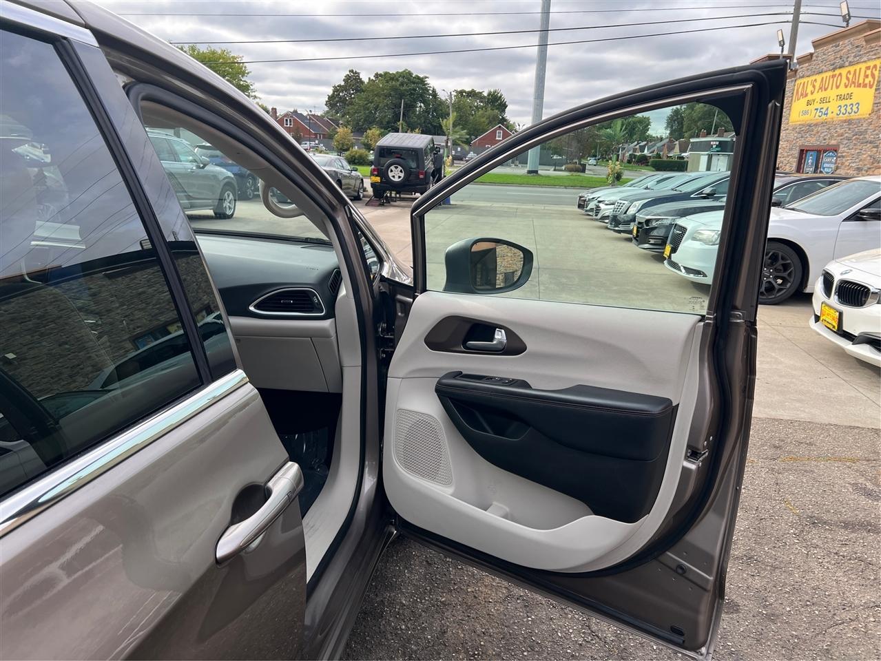 Chrysler Pacifica Touring FWD 2017