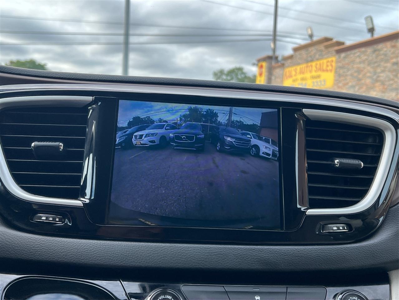Chrysler Pacifica Touring FWD 2017