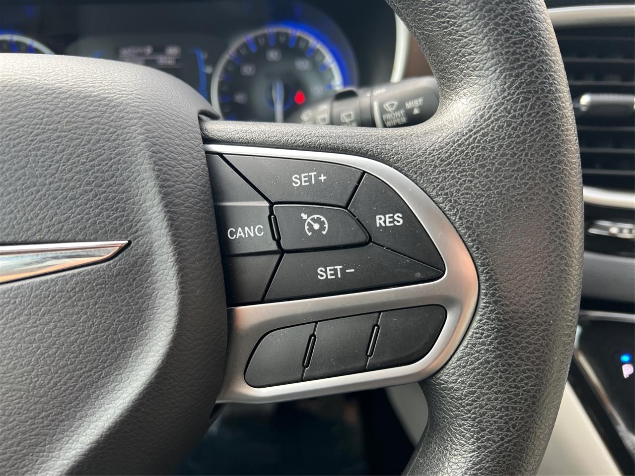 Chrysler Pacifica Touring FWD 2017
