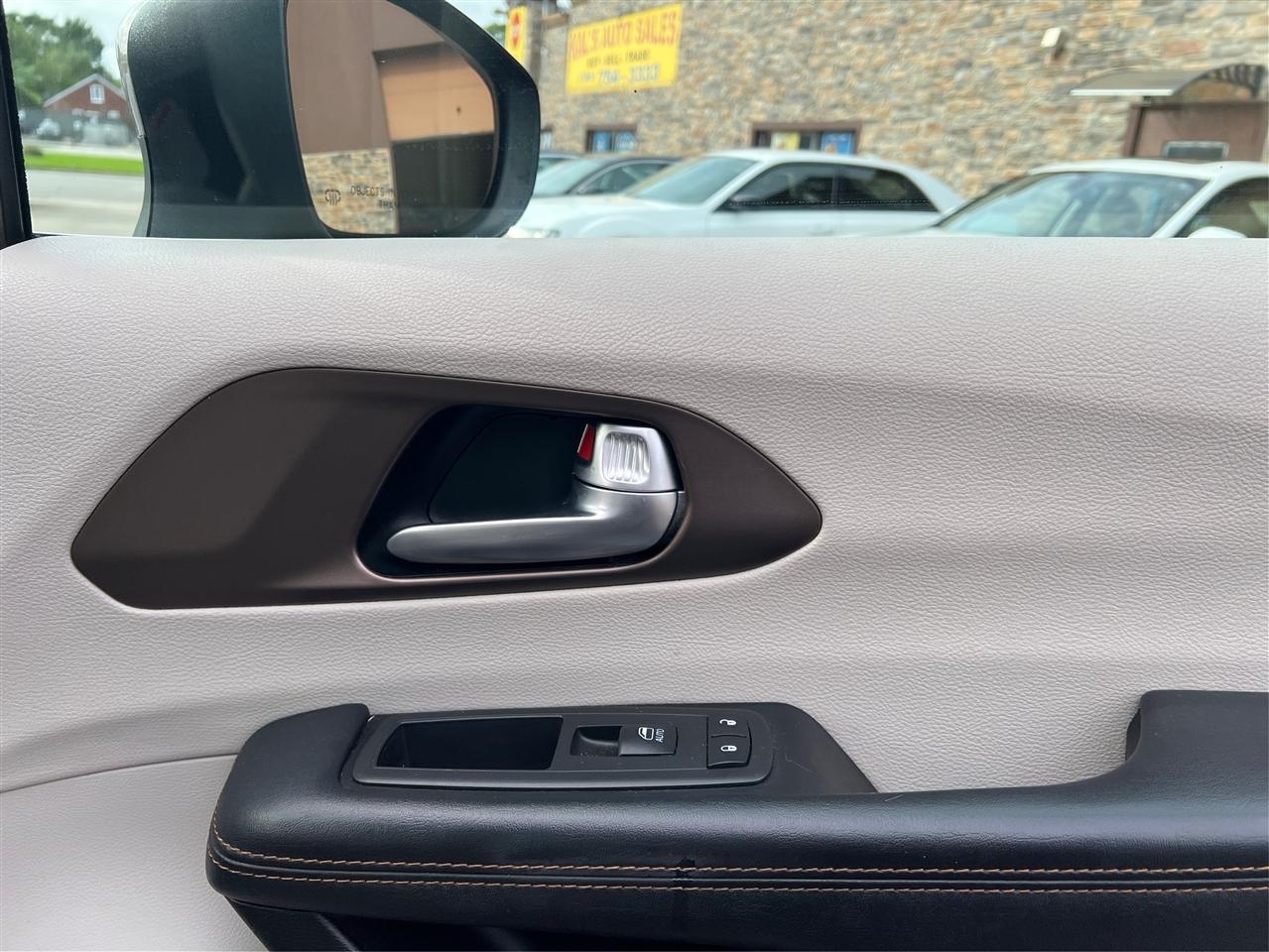 Chrysler Pacifica Touring FWD 2017