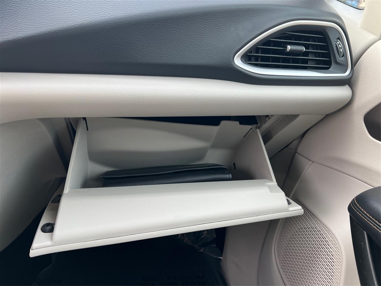 Chrysler Pacifica Touring FWD 2017