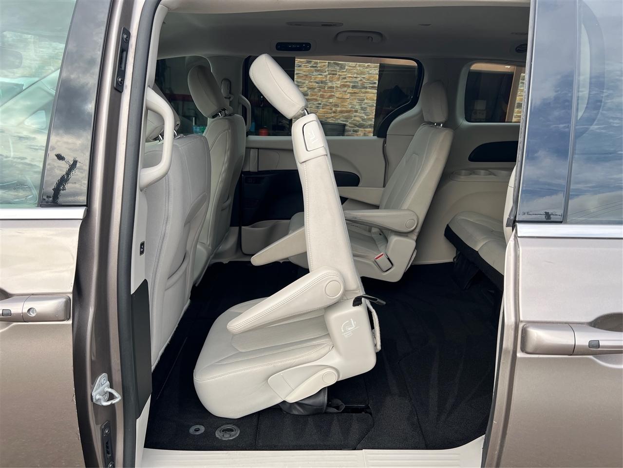 Chrysler Pacifica Touring FWD 2017
