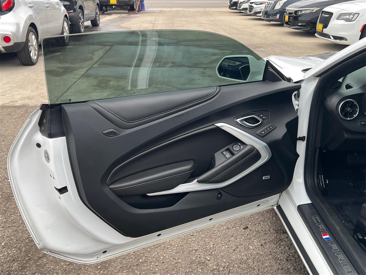 Chevrolet Camaro 2dr Cpe 2LT 2018