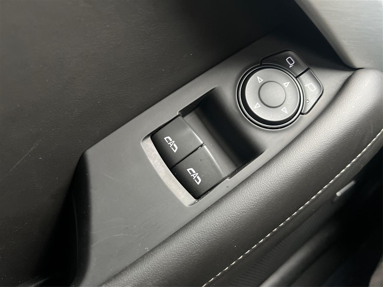 Chevrolet Camaro 2dr Cpe 2LT 2018