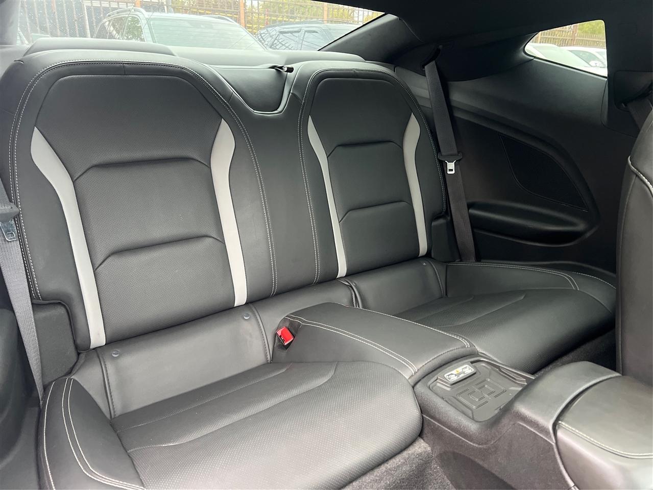 Chevrolet Camaro 2dr Cpe 2LT 2018