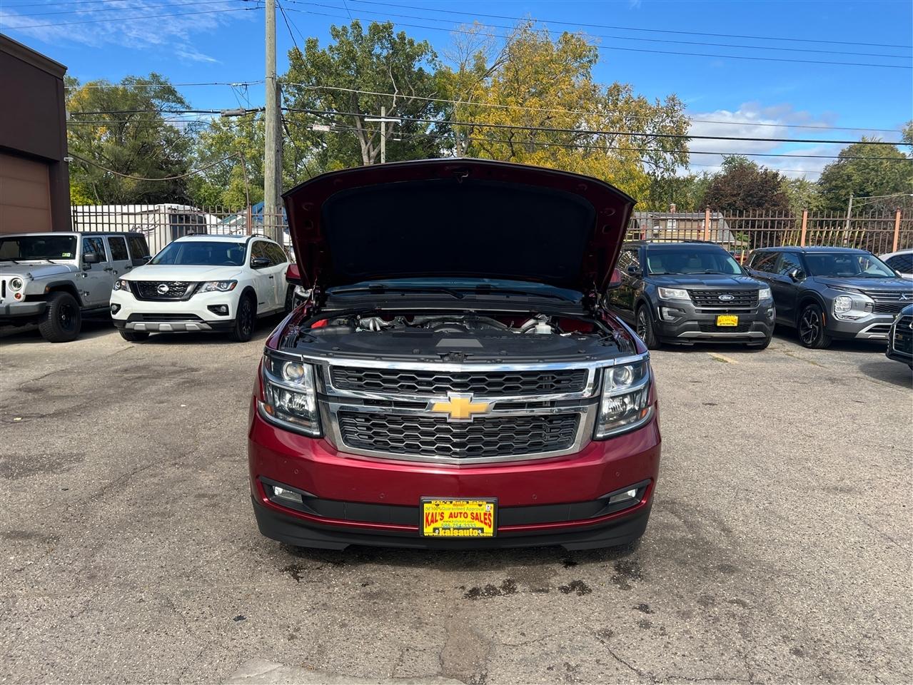 Chevrolet Suburban 4WD 4dr 1500 LT 2016