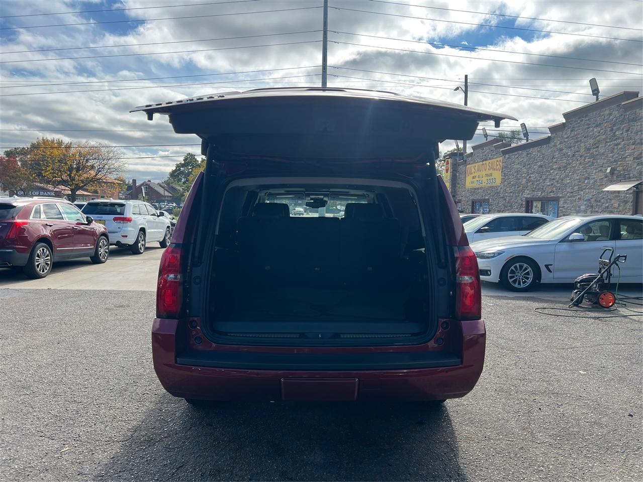 Chevrolet Suburban 4WD 4dr 1500 LT 2016