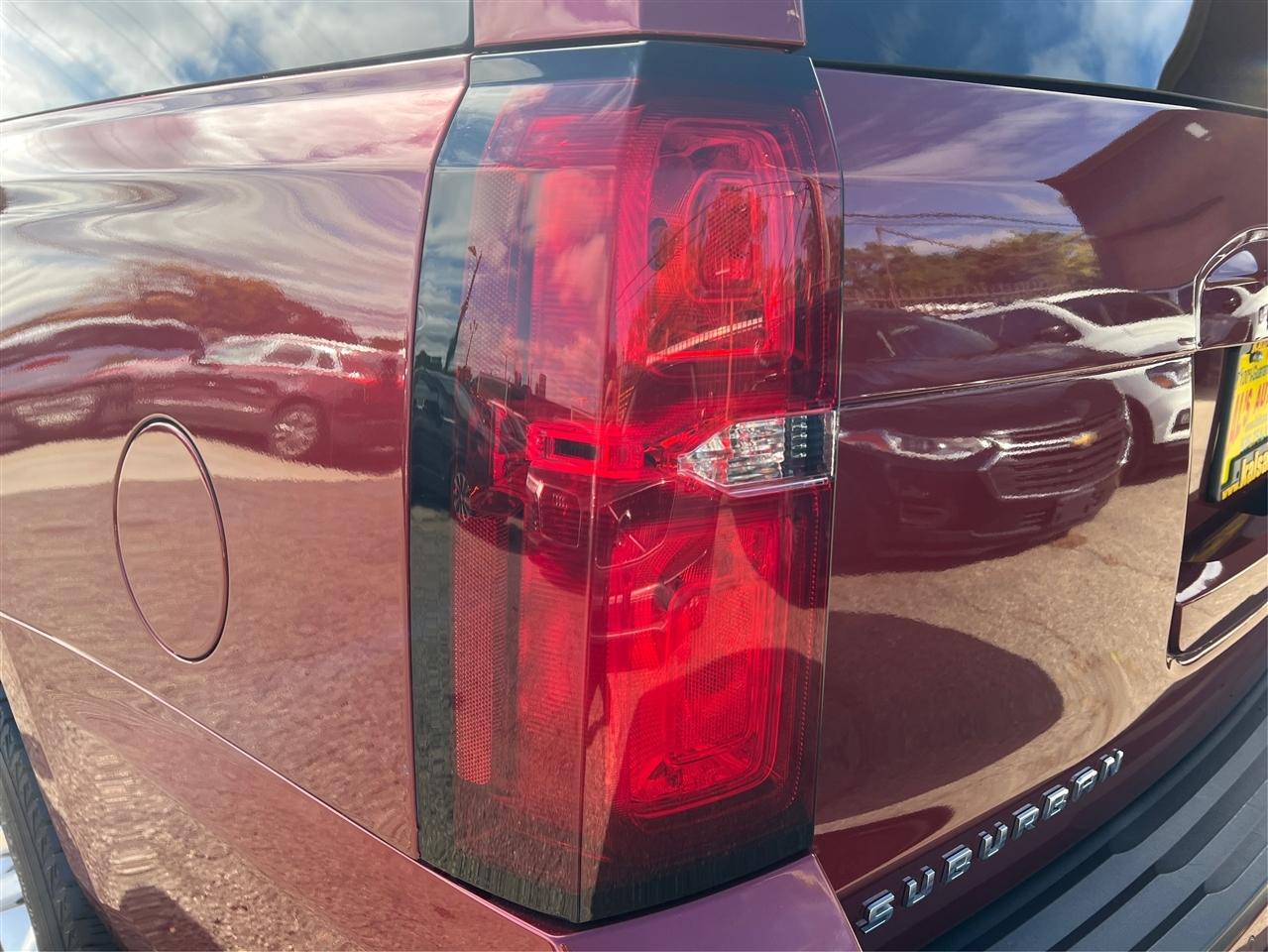 Chevrolet Suburban 4WD 4dr 1500 LT 2016