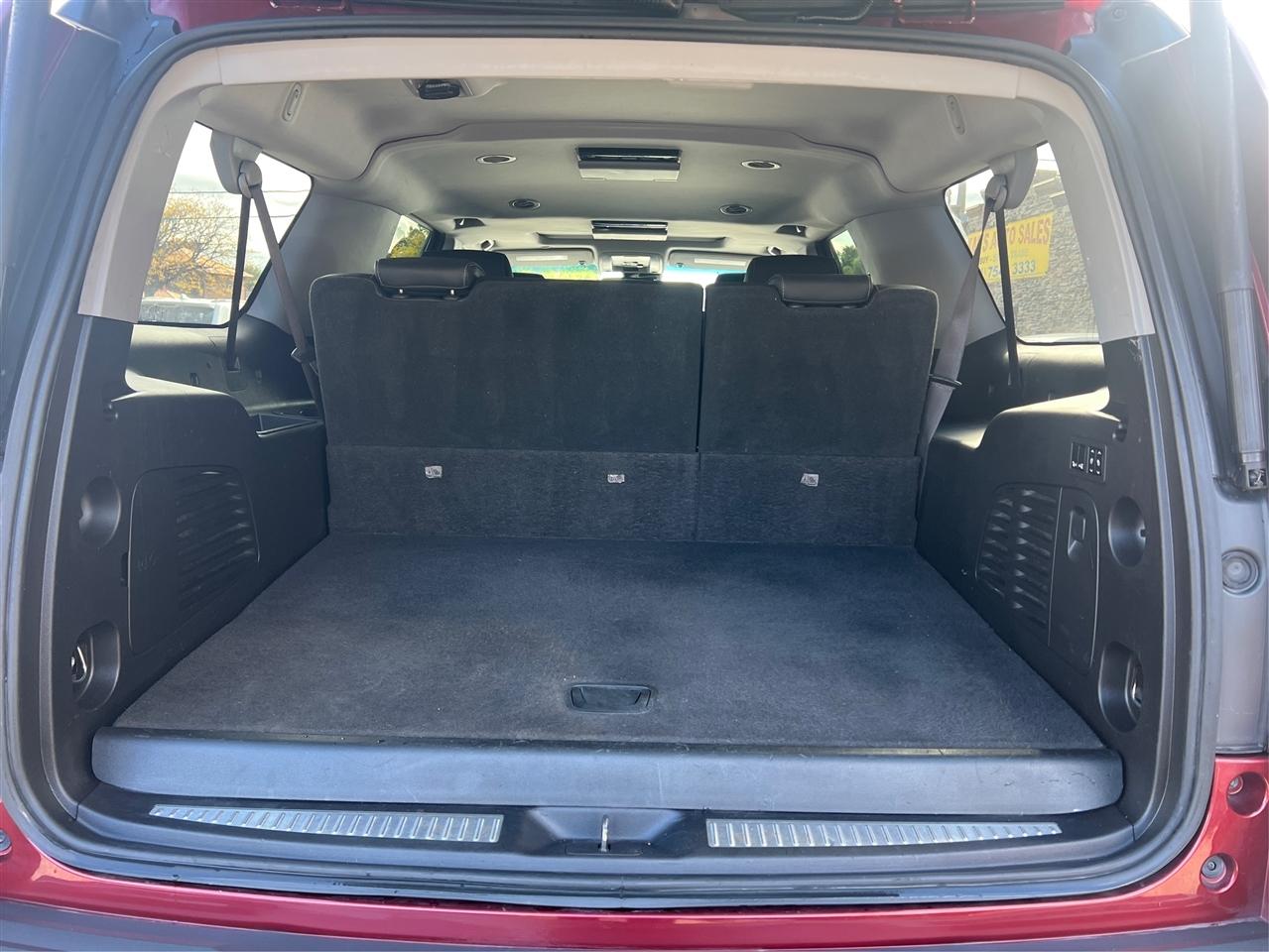 Chevrolet Suburban 4WD 4dr 1500 LT 2016