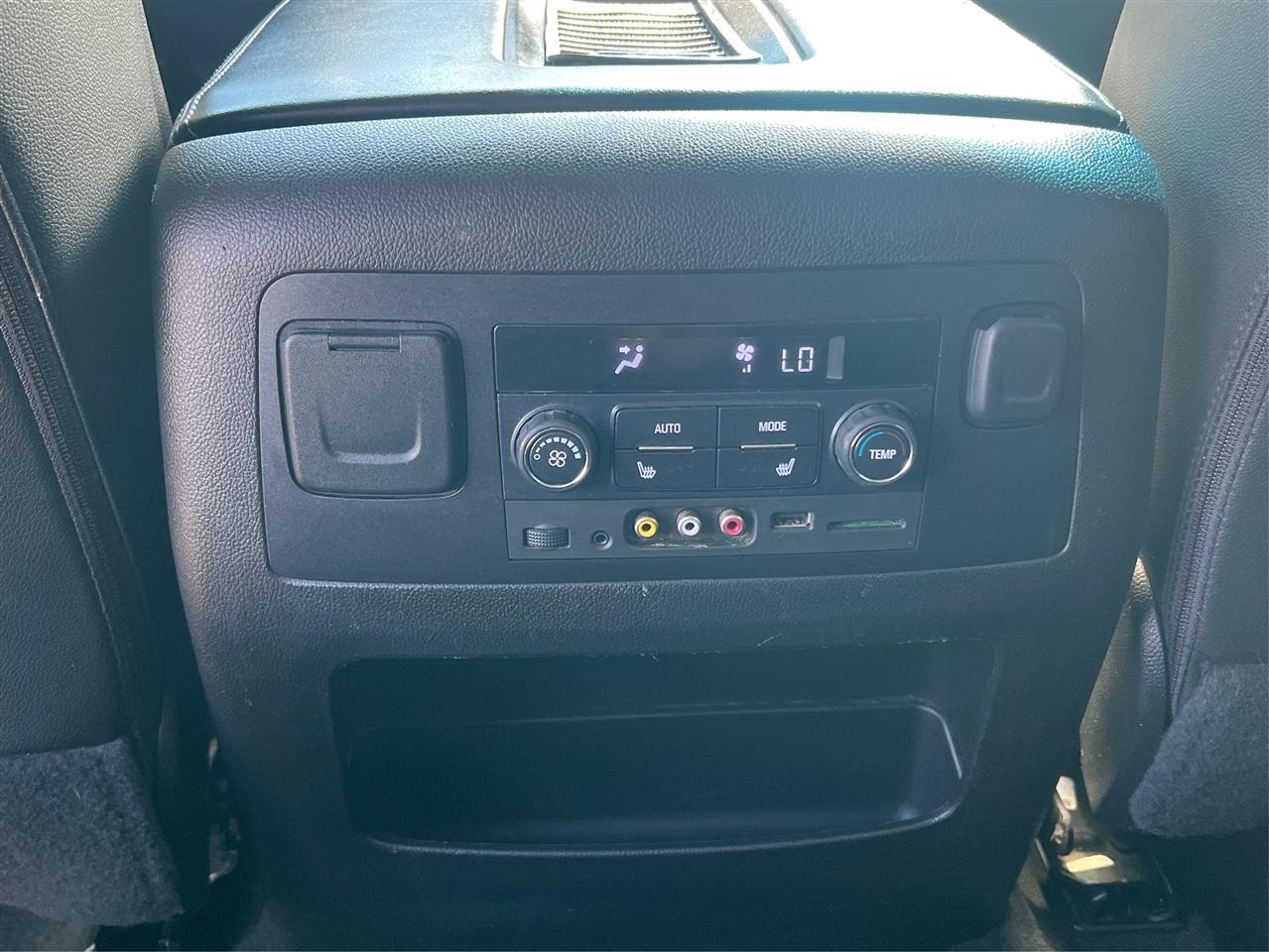 Chevrolet Suburban 4WD 4dr 1500 LT 2016