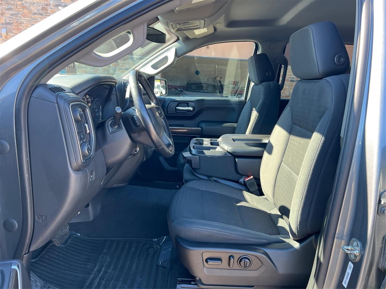 Chevrolet Silverado 1500 2WD Crew Cab 147" LT 2020