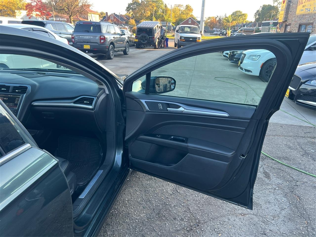 Ford Fusion 4dr Sdn Titanium FWD 2016