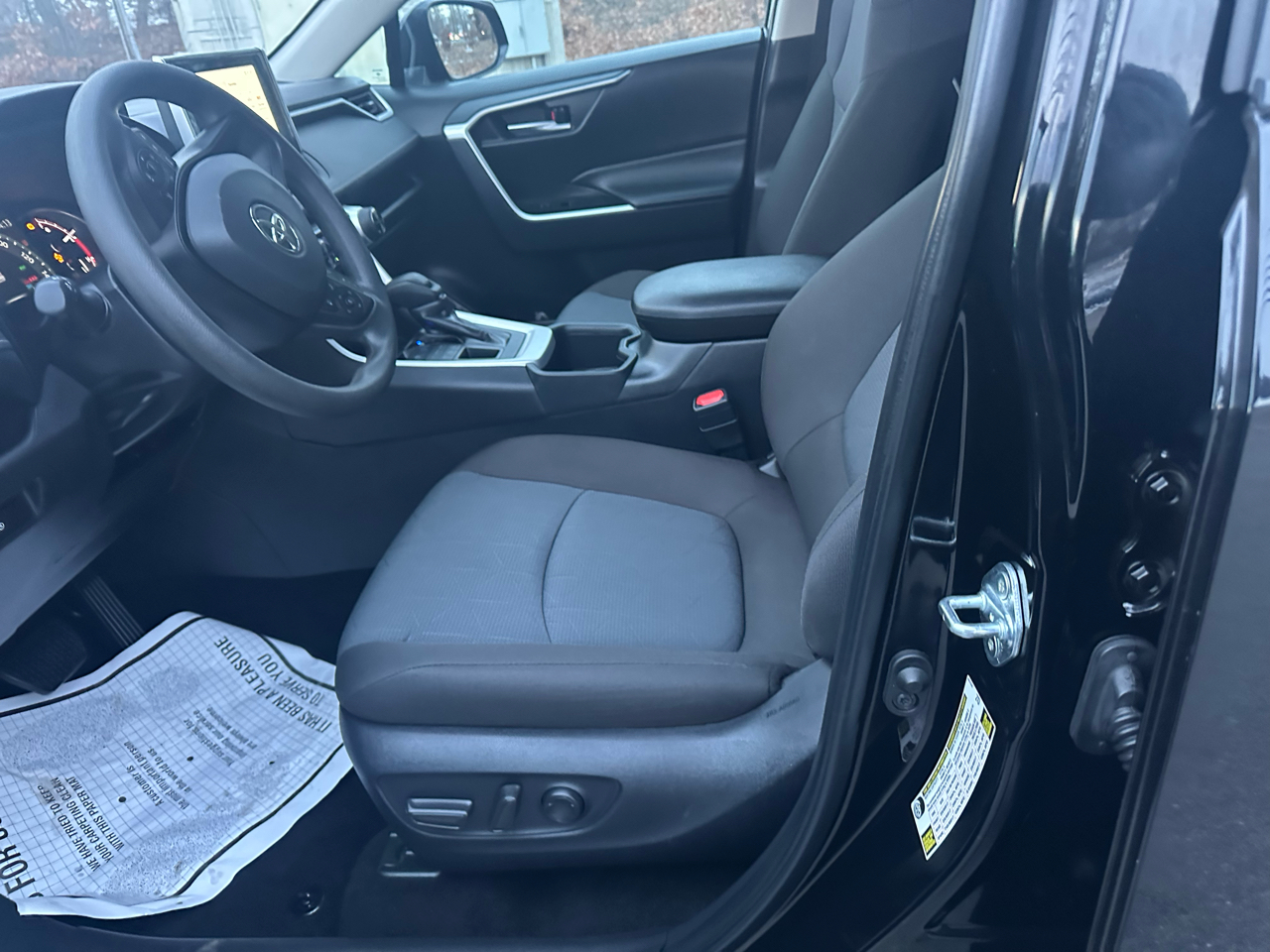 Toyota RAV4 XLE AWD 2025