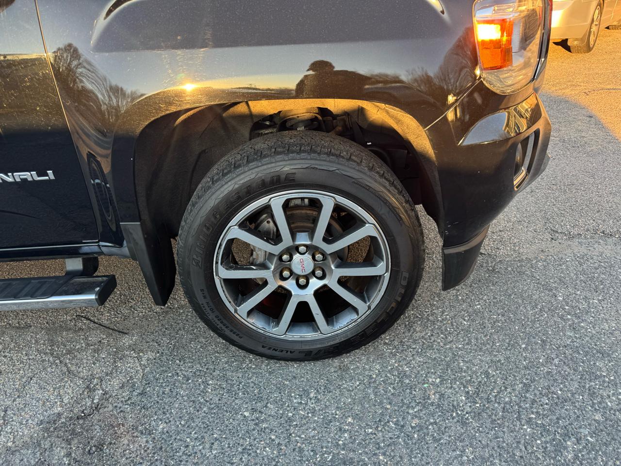 GMC Canyon Denali Crew Cab 4WD Long Box 2017