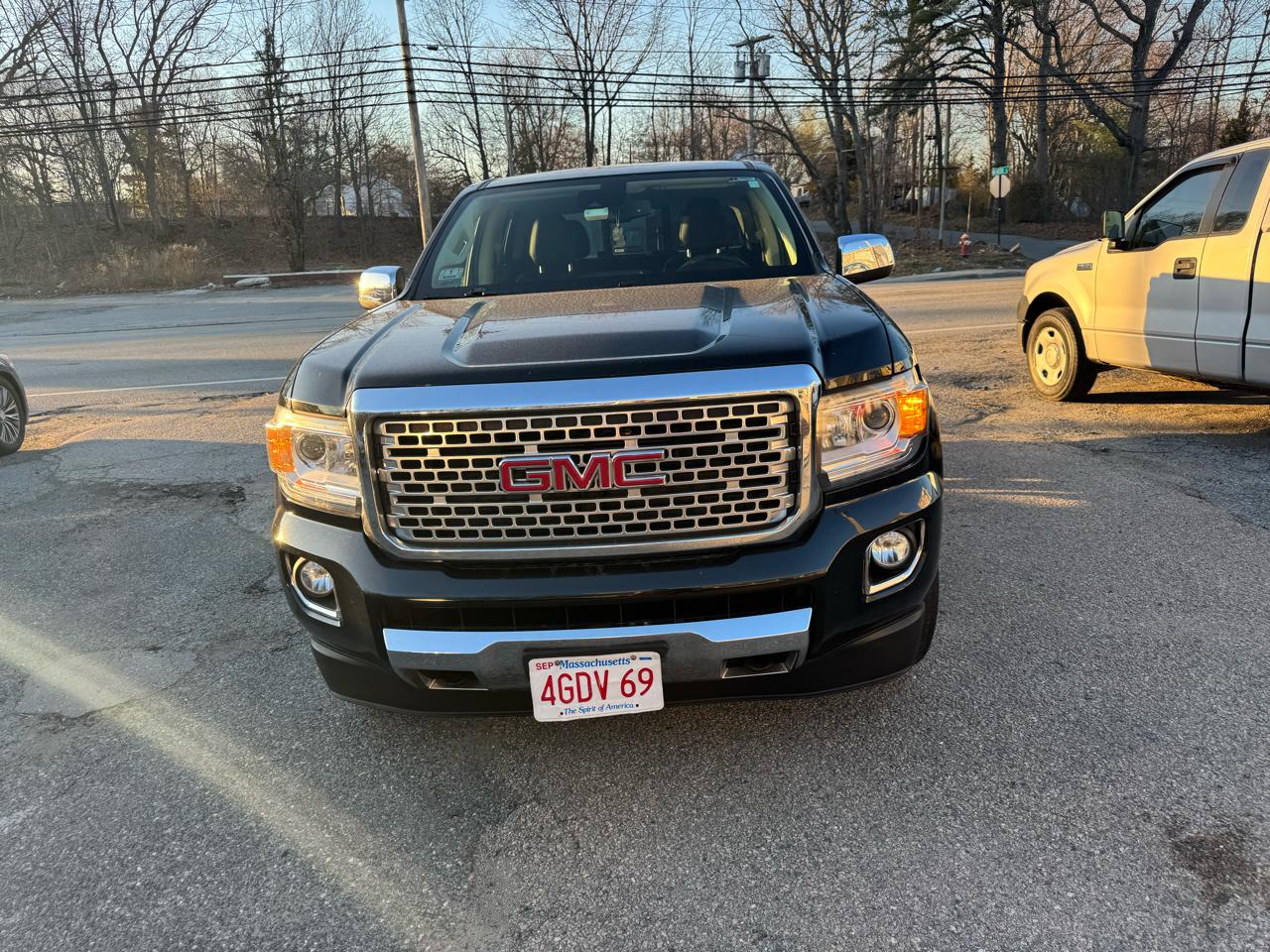 View vehicle photo 7