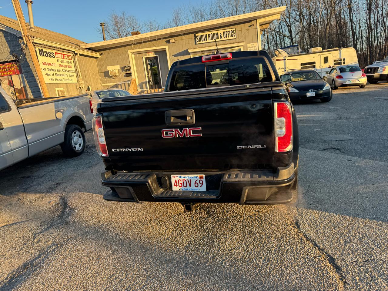 GMC Canyon Denali Crew Cab 4WD Long Box 2017