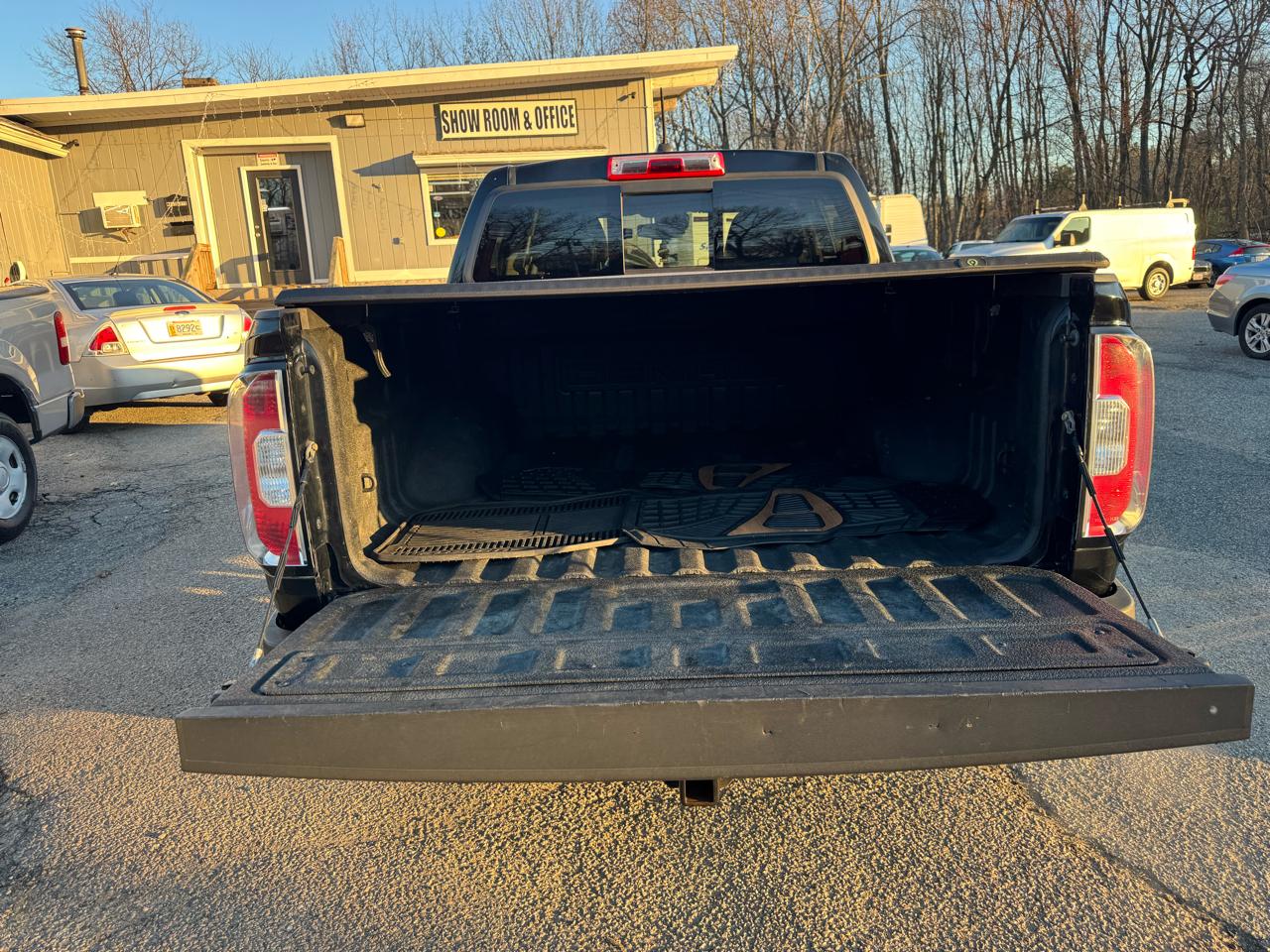 GMC Canyon Denali Crew Cab 4WD Long Box 2017
