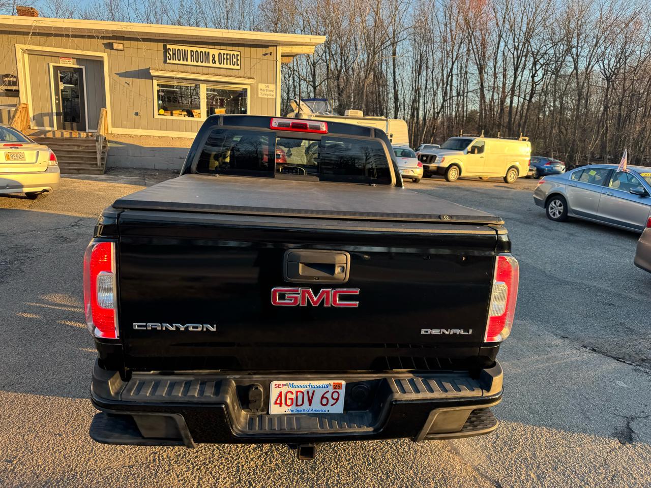 GMC Canyon Denali Crew Cab 4WD Long Box 2017