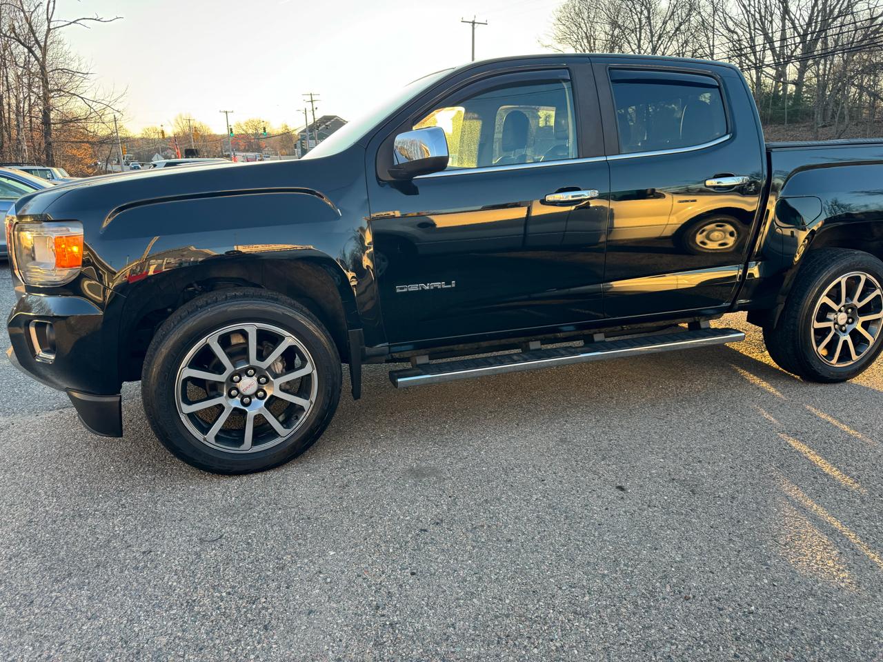 GMC Canyon Denali Crew Cab 4WD Long Box 2017