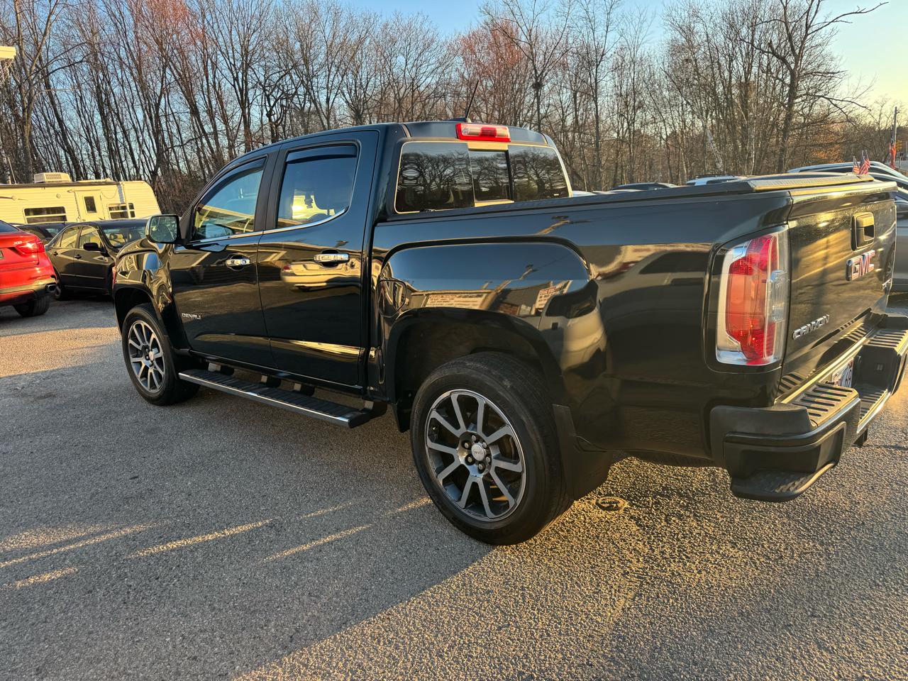 GMC Canyon Denali Crew Cab 4WD Long Box 2017