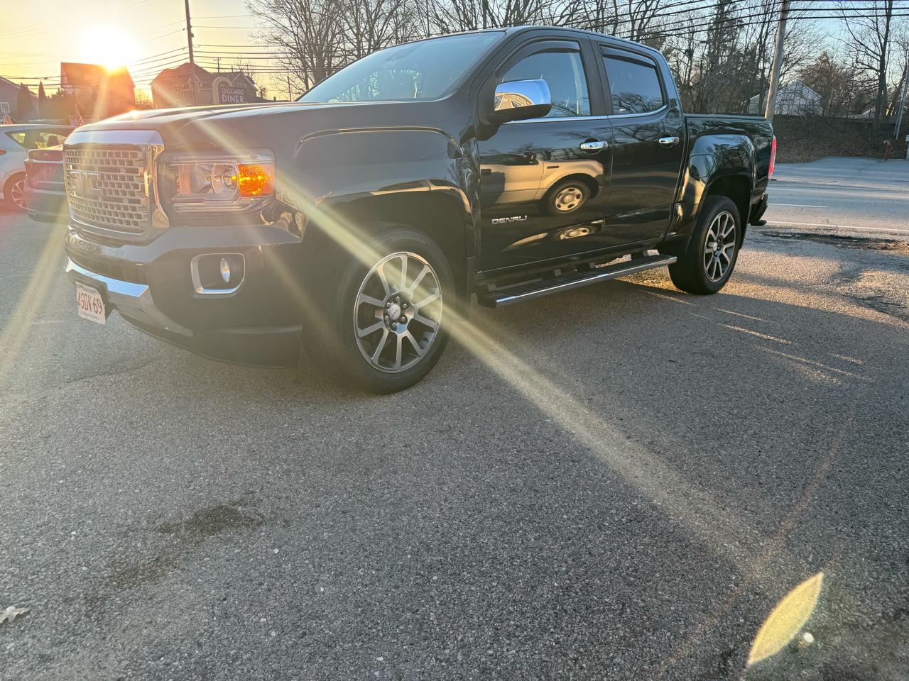GMC Canyon Denali Crew Cab 4WD Long Box 2017