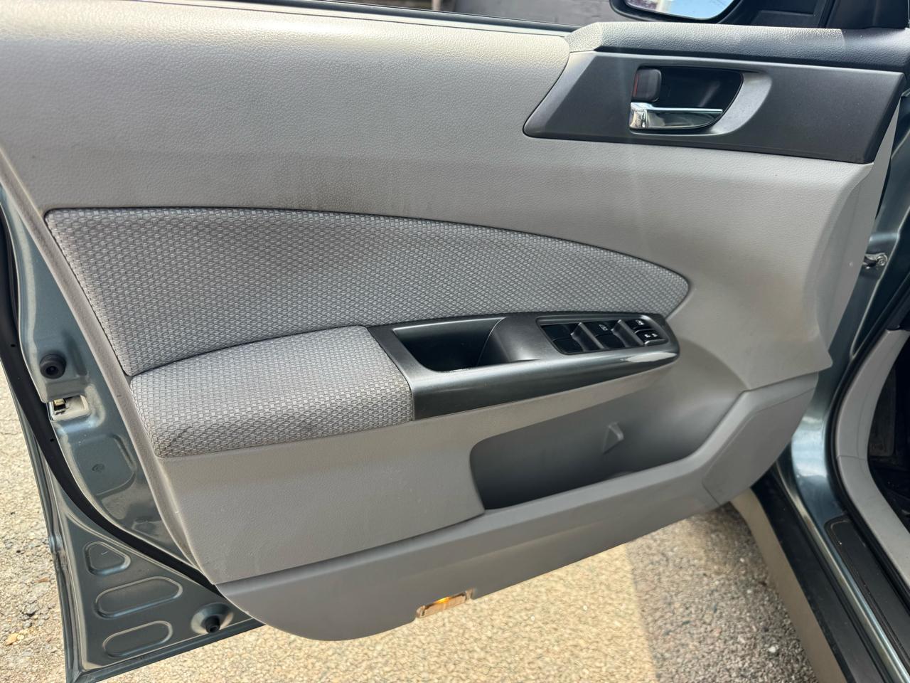 Subaru Forester 2.5X Premium 2011