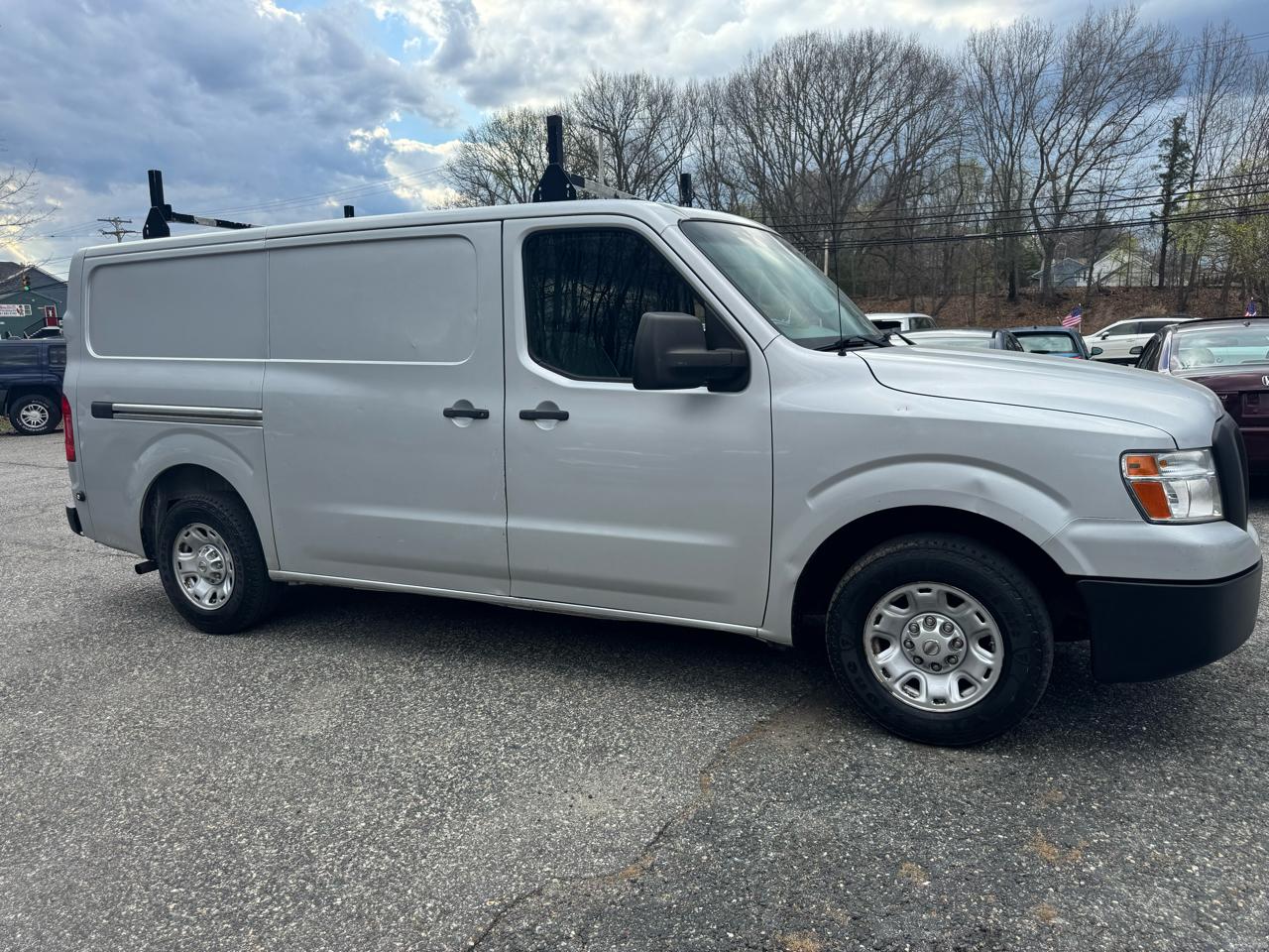 Nissan NV Cargo 1500 SV 2016