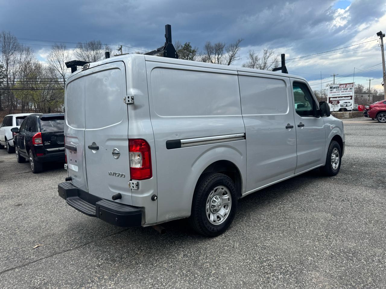 Nissan NV Cargo 1500 SV 2016