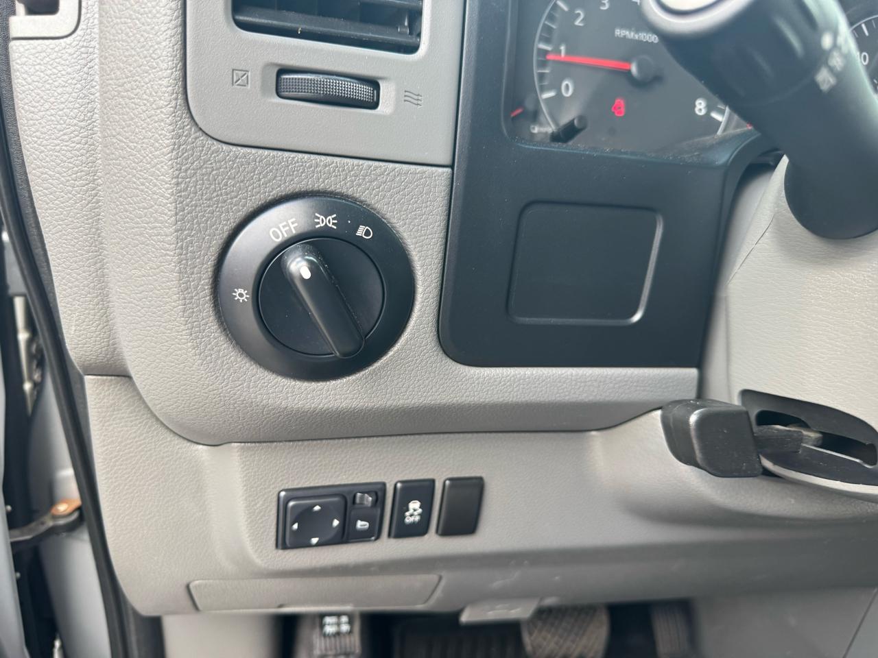 Nissan NV Cargo 1500 SV 2016