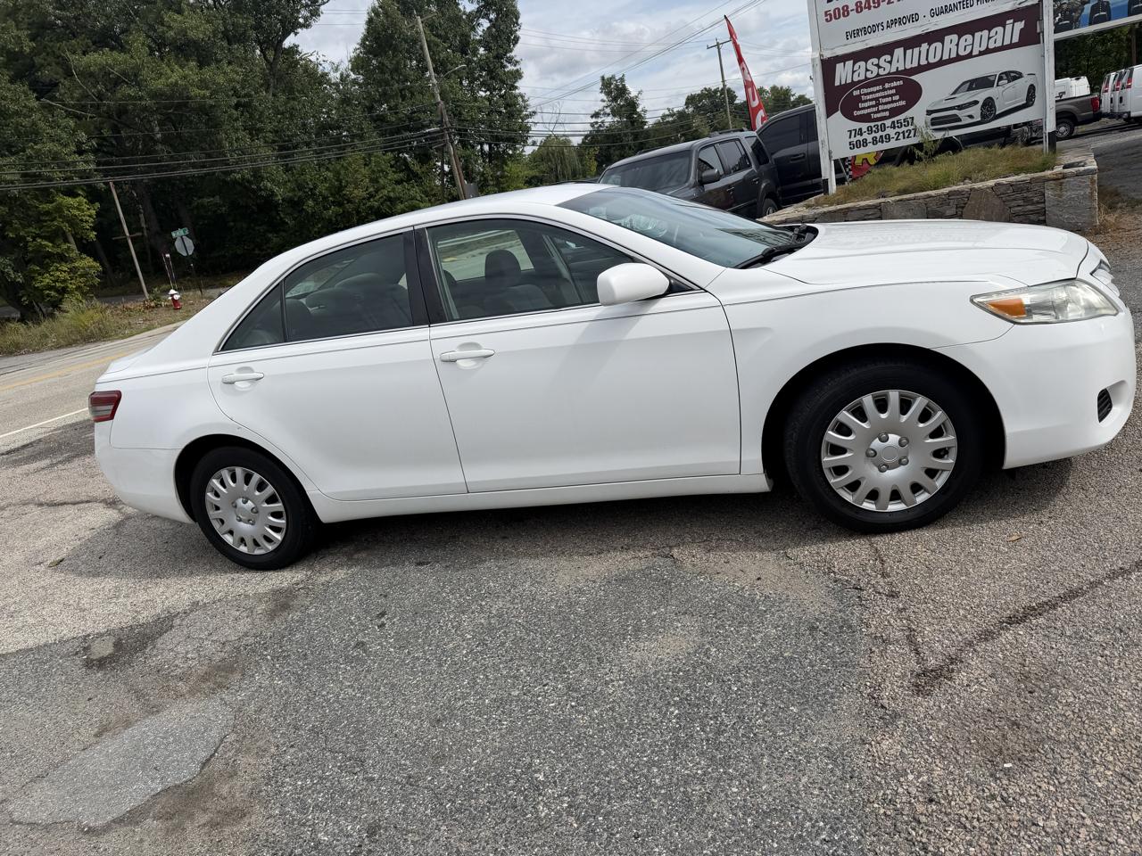 Toyota Camry Base 6-Spd AT 2011