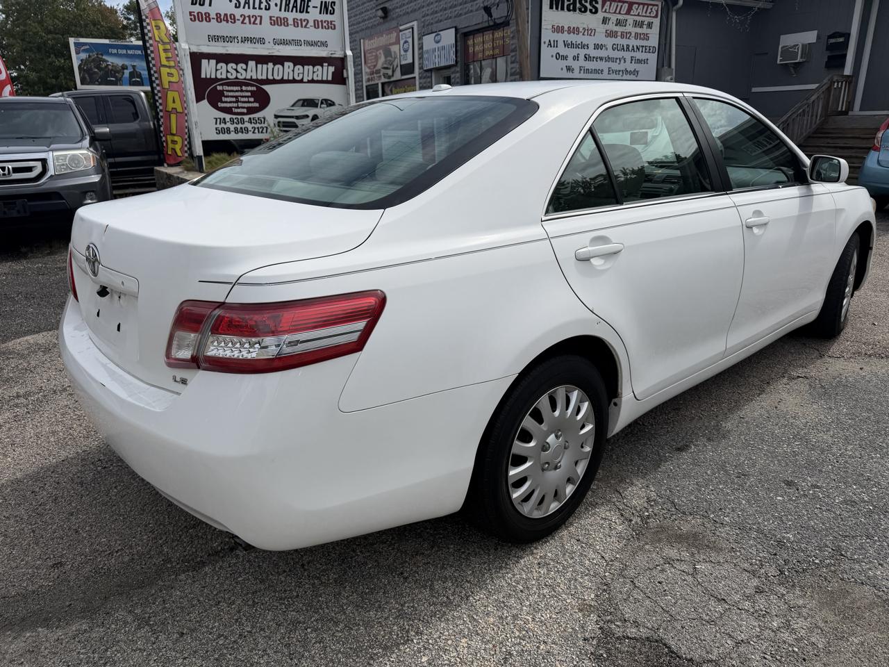 Toyota Camry Base 6-Spd AT 2011