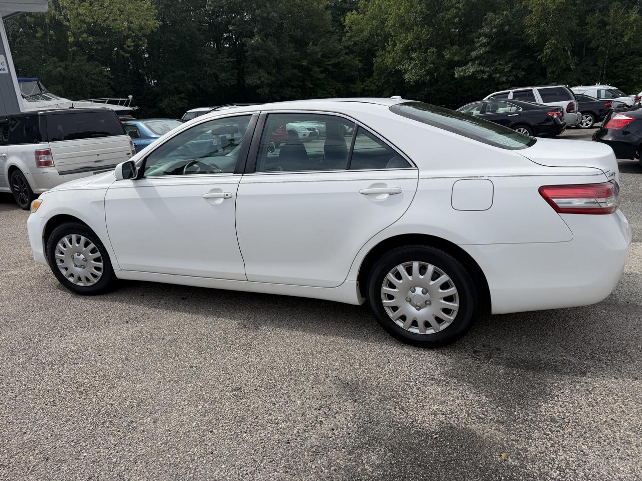 Toyota Camry Base 6-Spd AT 2011