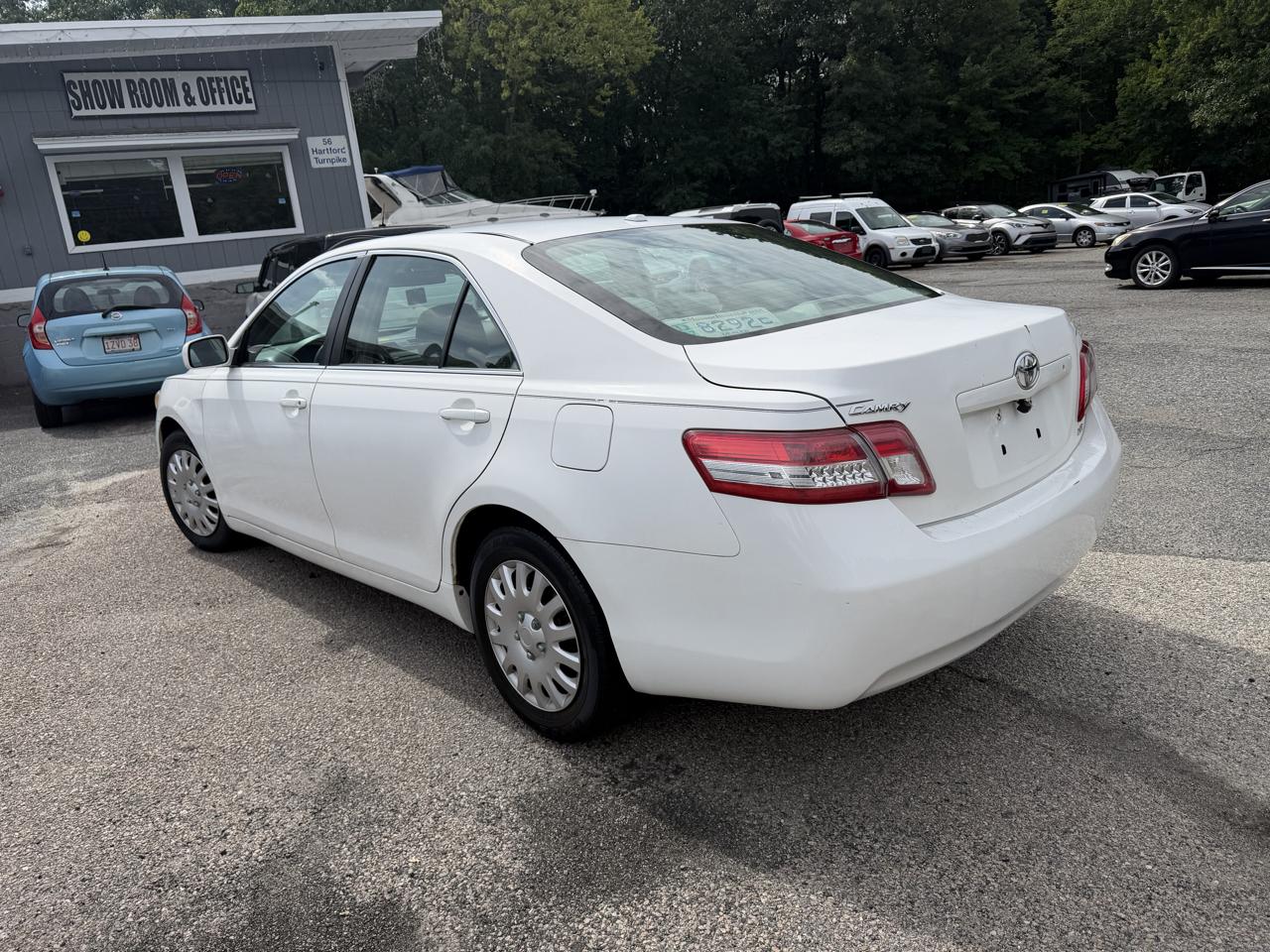 Toyota Camry Base 6-Spd AT 2011