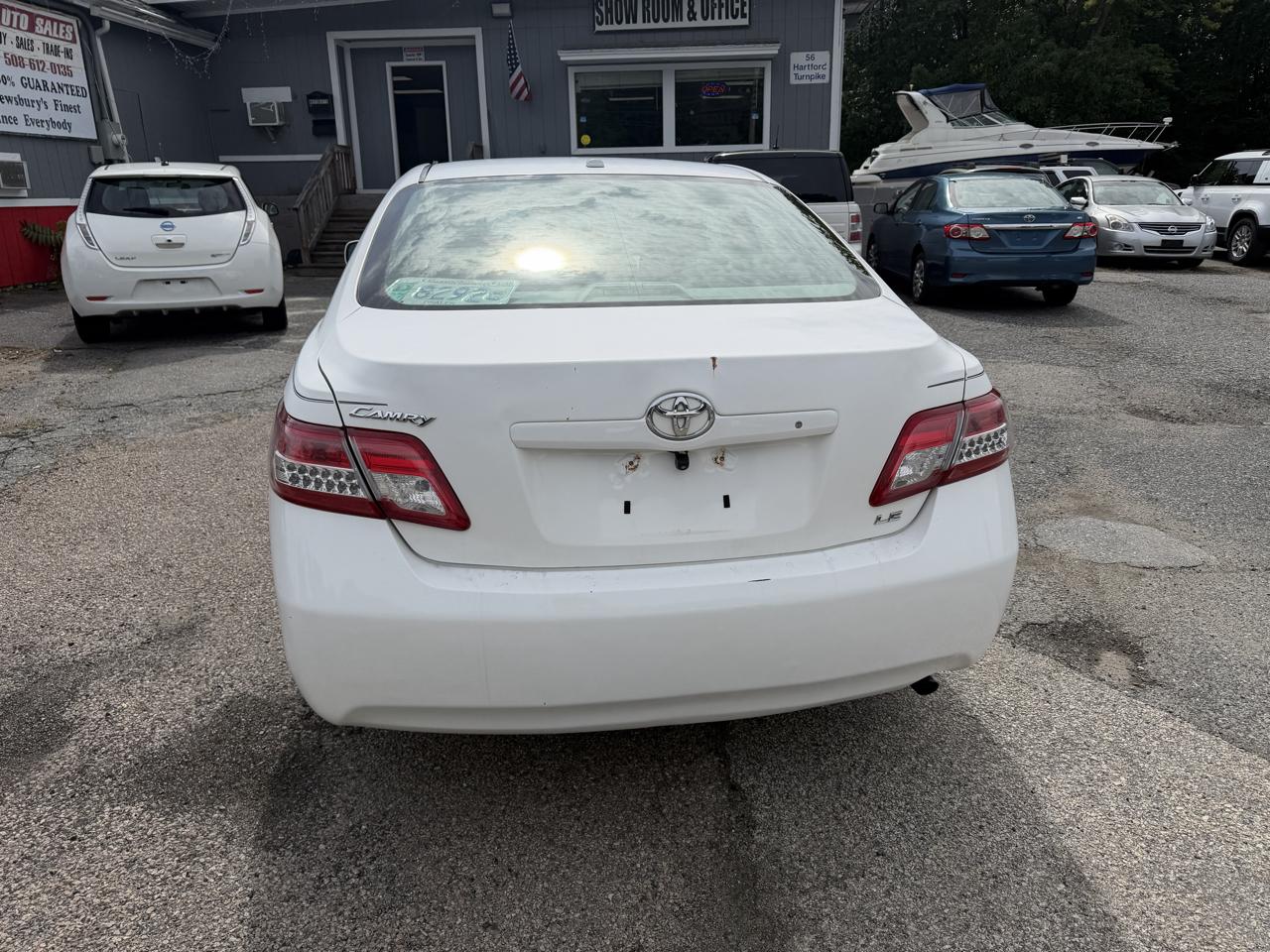 Toyota Camry Base 6-Spd AT 2011