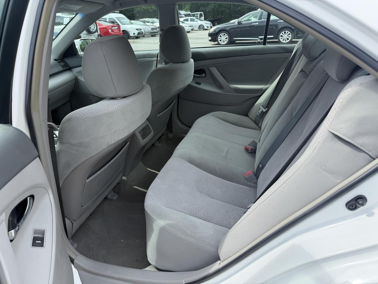 Toyota Camry Base 6-Spd AT 2011