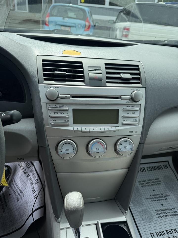 Toyota Camry Base 6-Spd AT 2011